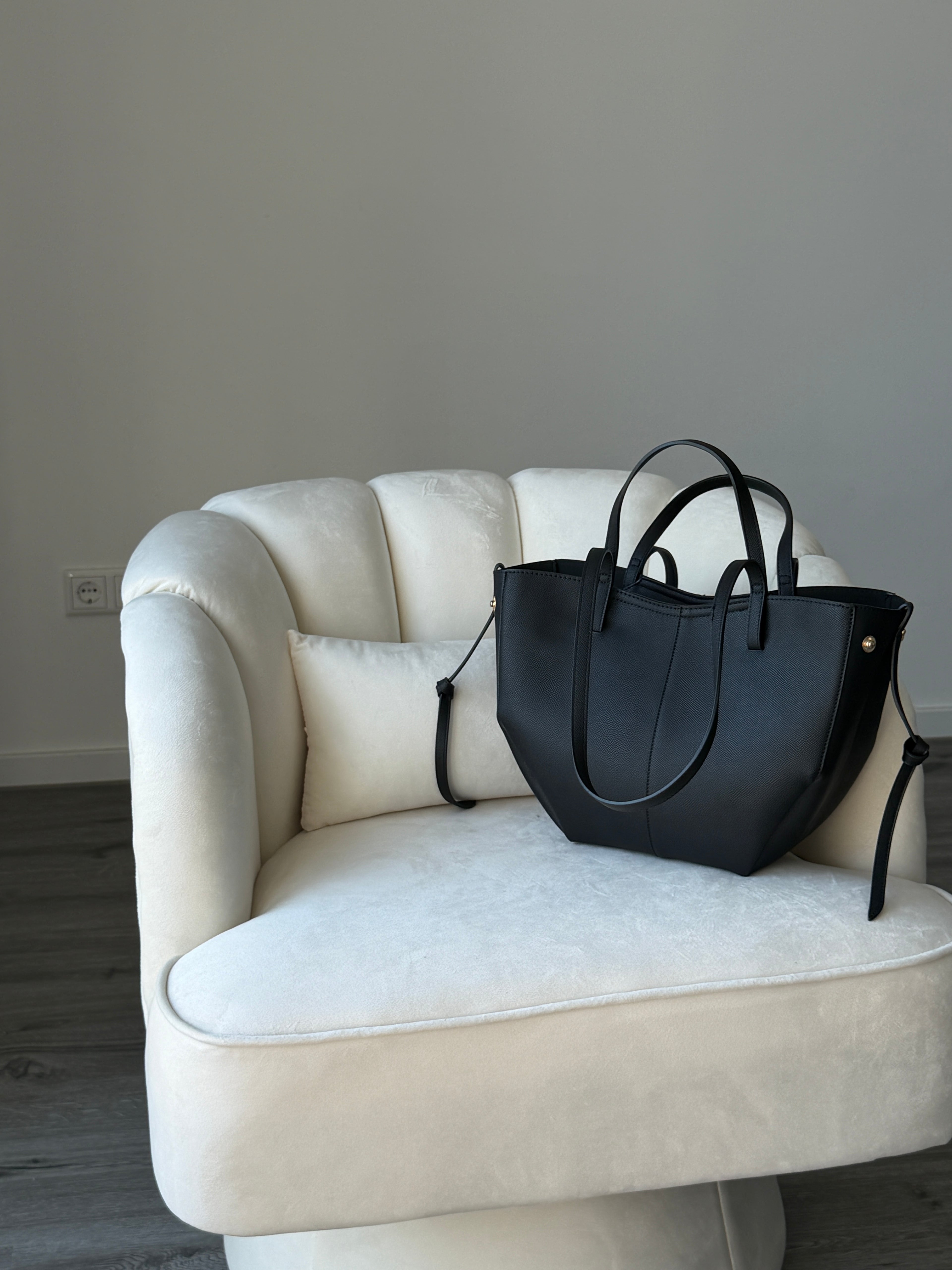LAURA Black Vegan Leather Bag Shopper Medium