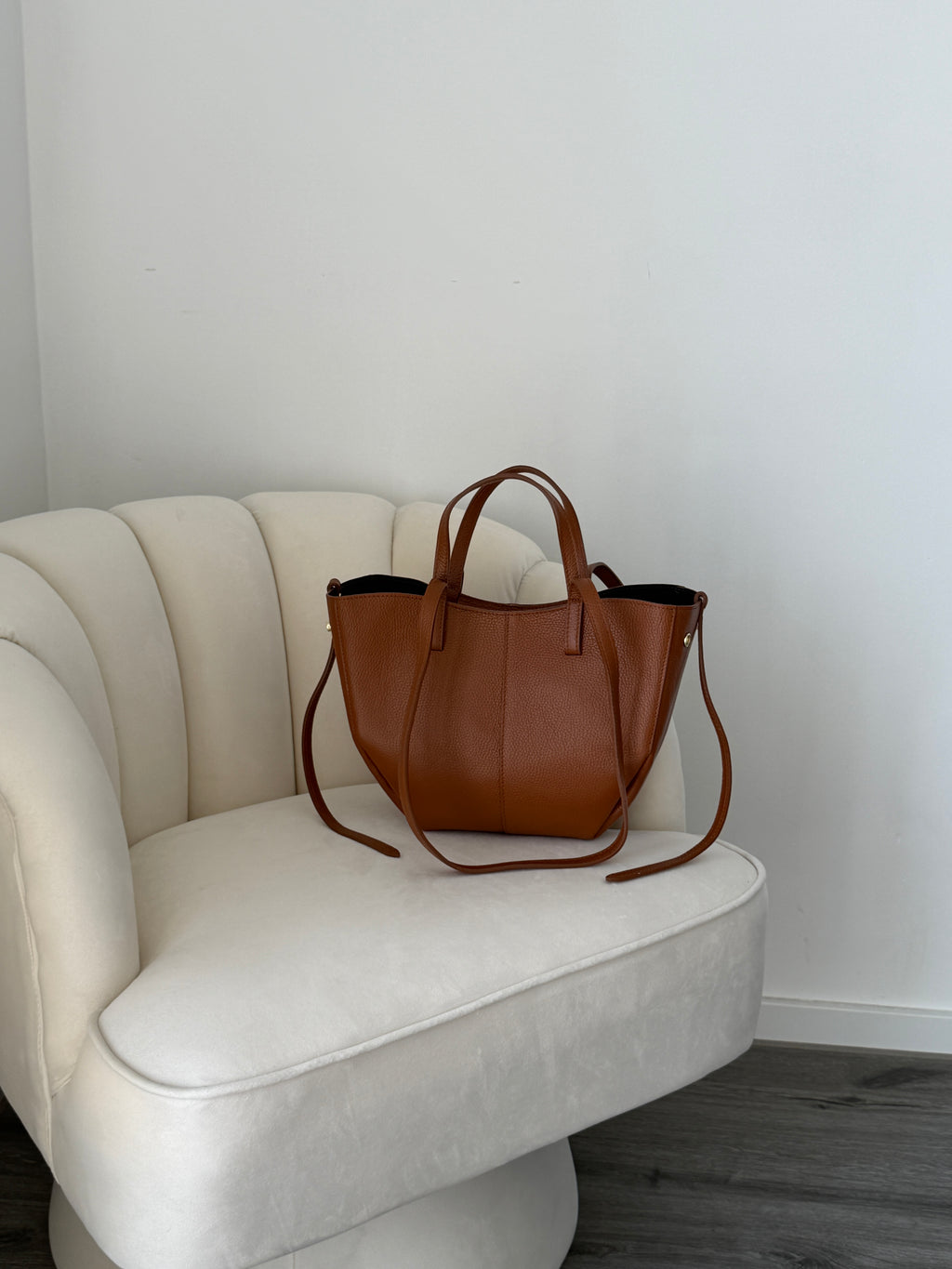 LAURA Cognac Leather Bag Shopper Medium