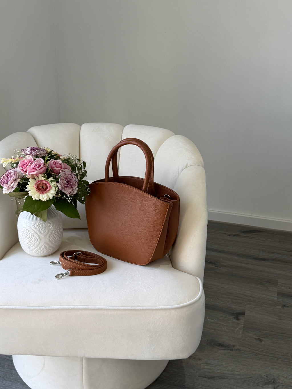 DIANA Cognac Leather Bag