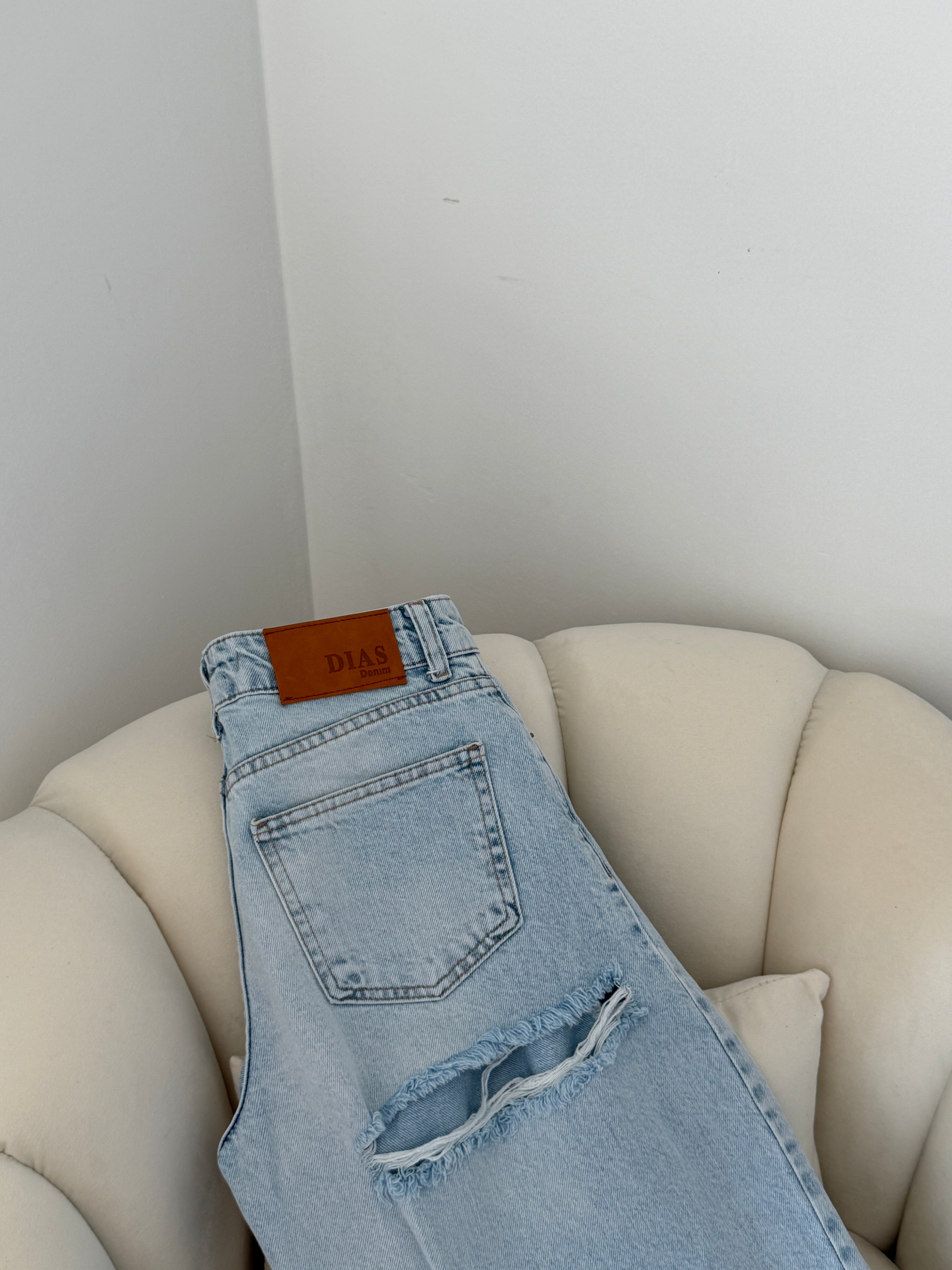 ALLY Jeans